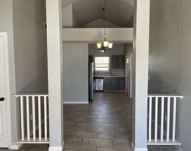656 Orchid Drive - Photo Thumbnail 3