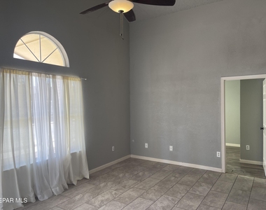 656 Orchid Drive - Photo Thumbnail 8