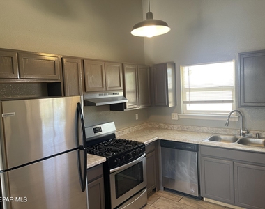 656 Orchid Drive - Photo Thumbnail 5