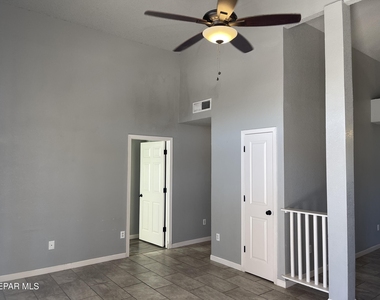 656 Orchid Drive - Photo Thumbnail 2