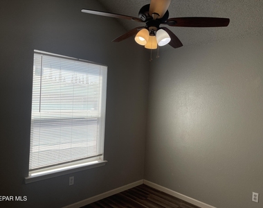 656 Orchid Drive - Photo Thumbnail 9