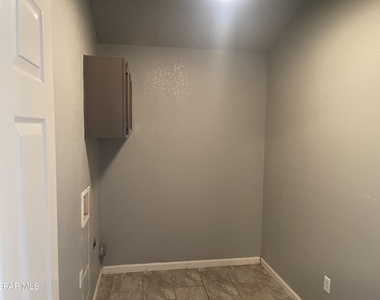 656 Orchid Drive - Photo Thumbnail 6