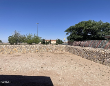 656 Orchid Drive - Photo Thumbnail 16