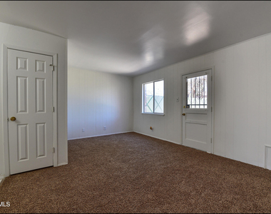 10605 Kinross Avenue - Photo Thumbnail 8