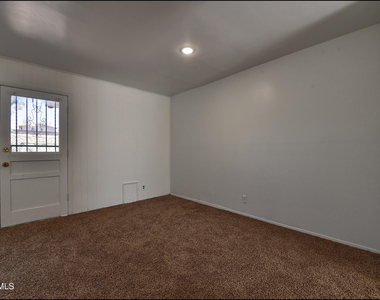 10605 Kinross Avenue - Photo Thumbnail 4