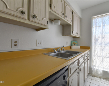10605 Kinross Avenue - Photo Thumbnail 11