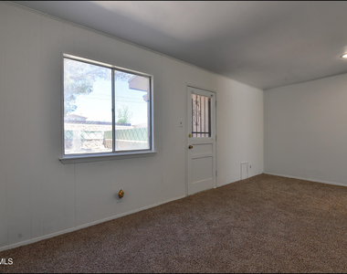 10605 Kinross Avenue - Photo Thumbnail 5