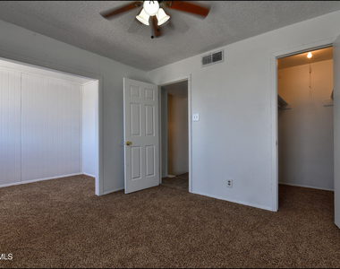 10605 Kinross Avenue - Photo Thumbnail 12