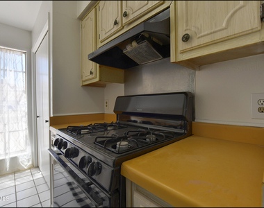 10605 Kinross Avenue - Photo Thumbnail 10