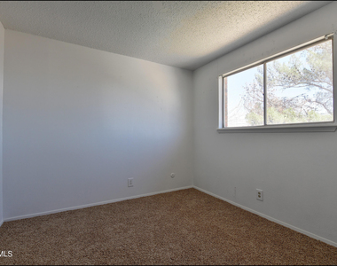 10605 Kinross Avenue - Photo Thumbnail 18