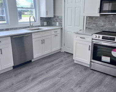 6088 Main Street - Photo Thumbnail 3