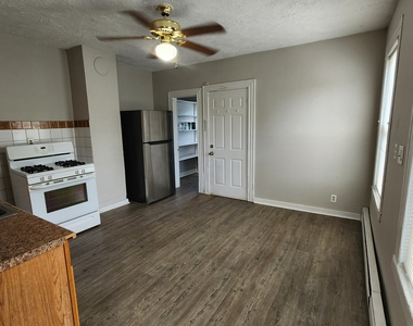 664 Main Street - Photo Thumbnail 3