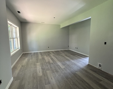 9 Putnam Park Road - Photo Thumbnail 3