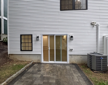 38 Golden Hill Street - Photo Thumbnail 13