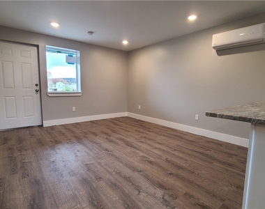 1331 Freeport Rd - Photo Thumbnail 6
