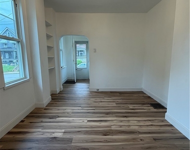 467 Reno St - Photo Thumbnail 3