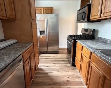 467 Reno St - Photo Thumbnail 4