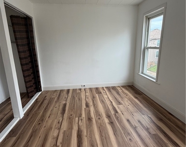 467 Reno St - Photo Thumbnail 8