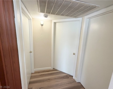 4648 Krissylouise Way - Photo Thumbnail 11