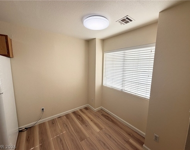 4648 Krissylouise Way - Photo Thumbnail 6