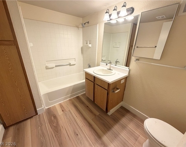 4648 Krissylouise Way - Photo Thumbnail 10