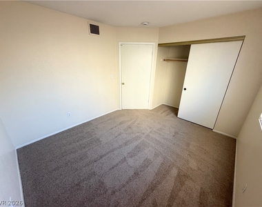 4648 Krissylouise Way - Photo Thumbnail 8