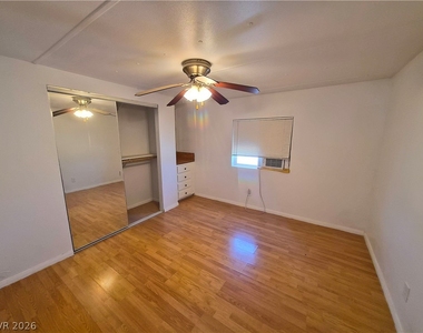 950 Black Street - Photo Thumbnail 5