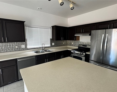 1013 Malibu Sands Avenue - Photo Thumbnail 7