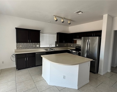 1013 Malibu Sands Avenue - Photo Thumbnail 6