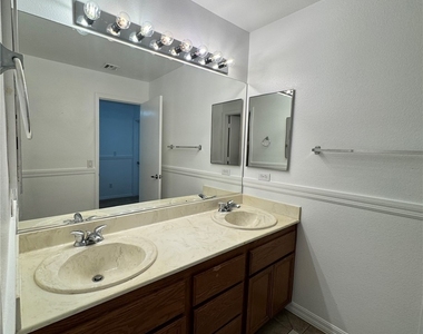 1013 Malibu Sands Avenue - Photo Thumbnail 16