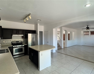 1013 Malibu Sands Avenue - Photo Thumbnail 8