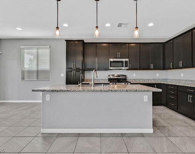 4405 Frias Falls Avenue - Photo Thumbnail 3