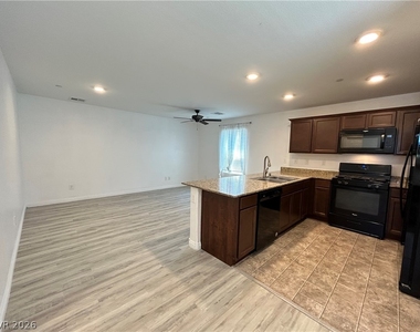 4552 Dover Straight Street - Photo Thumbnail 3