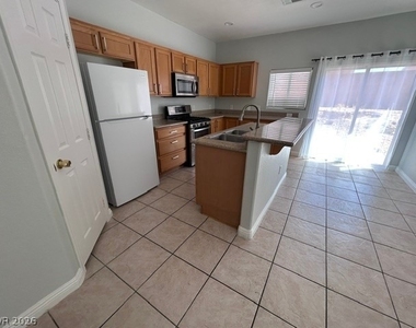 452 E Sunset Road - Photo Thumbnail 2