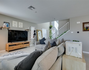 8160 Skye Desert Drive - Photo Thumbnail 10