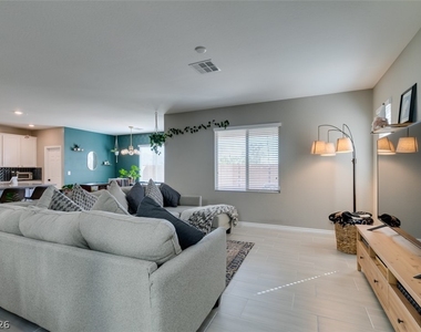 8160 Skye Desert Drive - Photo Thumbnail 4