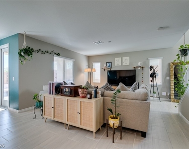8160 Skye Desert Drive - Photo Thumbnail 7