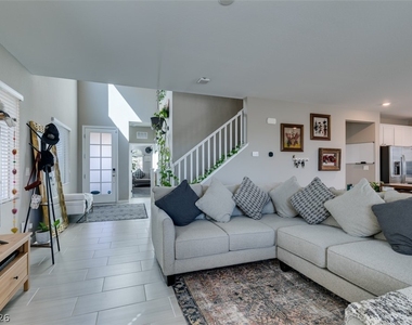8160 Skye Desert Drive - Photo Thumbnail 11
