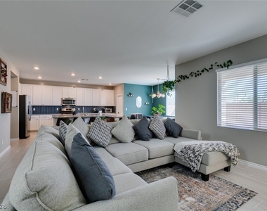 8160 Skye Desert Drive - Photo Thumbnail 5