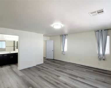 8518 Genesee Court - Photo Thumbnail 15