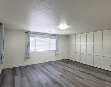 8518 Genesee Court - Photo Thumbnail 14