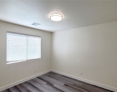 8518 Genesee Court - Photo Thumbnail 23