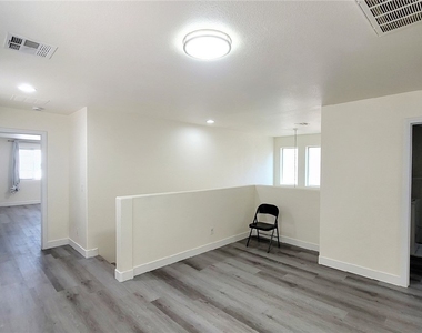 8518 Genesee Court - Photo Thumbnail 13