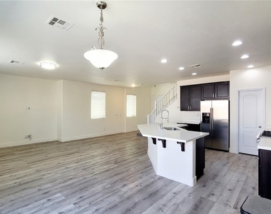 8518 Genesee Court - Photo Thumbnail 5