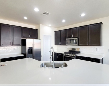 8518 Genesee Court - Photo Thumbnail 6