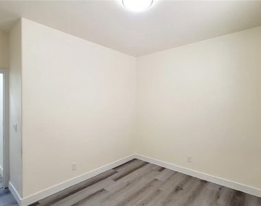 8518 Genesee Court - Photo Thumbnail 10