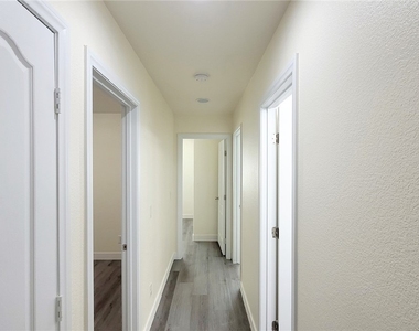 8518 Genesee Court - Photo Thumbnail 19