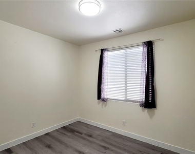 8518 Genesee Court - Photo Thumbnail 9