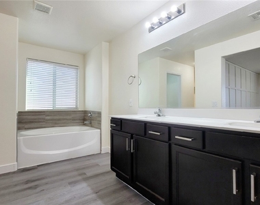8518 Genesee Court - Photo Thumbnail 17