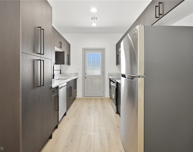 2001 S Dandelion Street - Photo Thumbnail 9